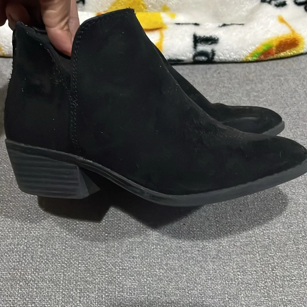 Old Navy Pointy Black Ankle Boots